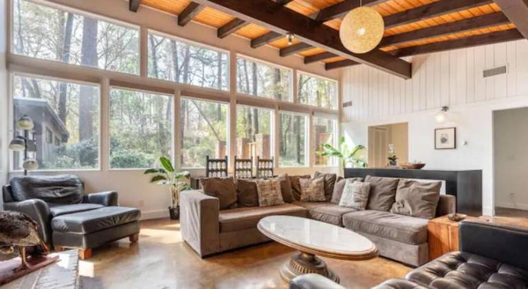 House with private pool, BBQ & hot tub in Atlanta, GA