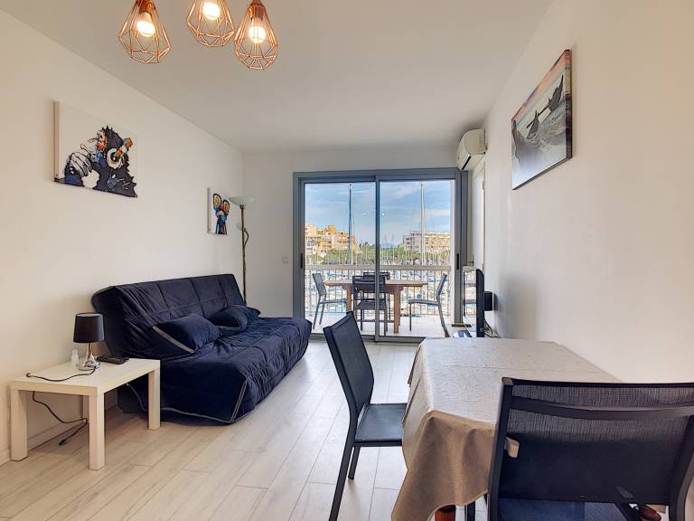 Apartment with pool — photo 2