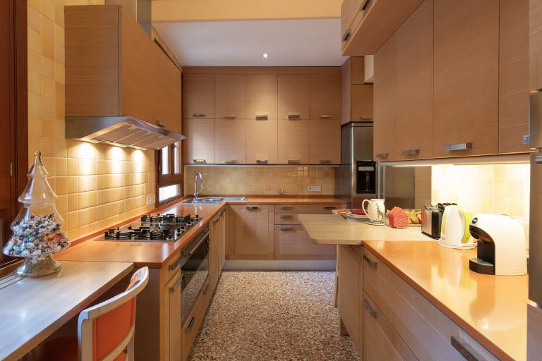 Vacation home with patio | Next to Rialto Bridge | City view — photo 4