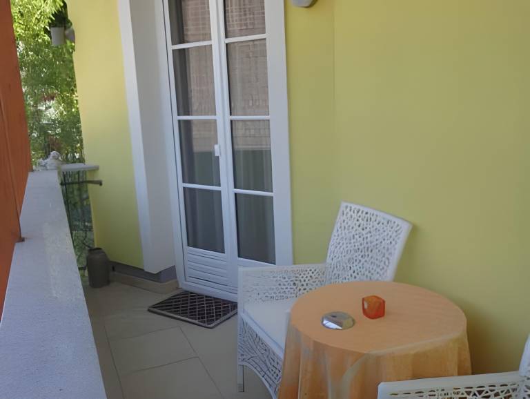 Serviced apartment with terrace — photo 5