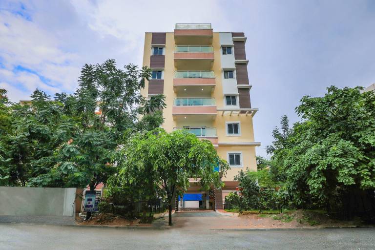 OYO Townhouse 357 Malikarjuna Residency Gachibowli in Hyderabad