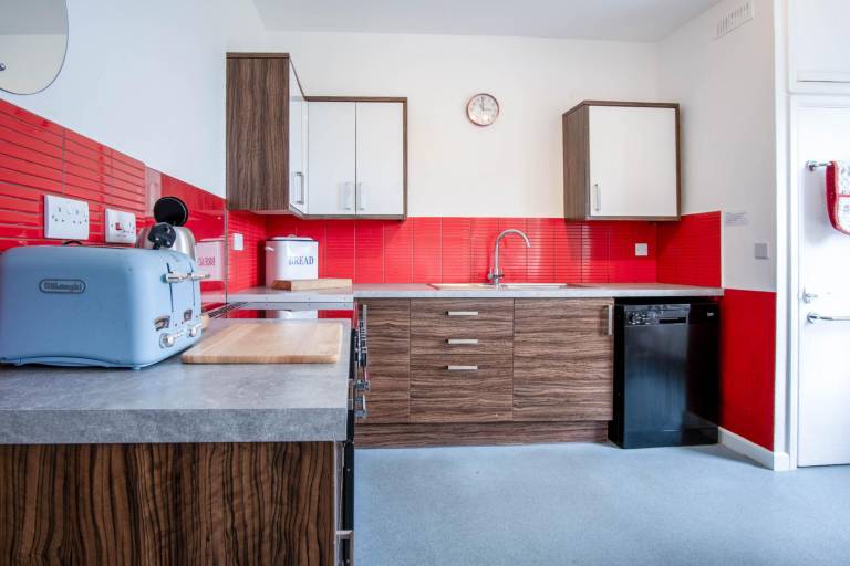 Family-friendly vacation home with yard & fast internet | Sea view | Beach nearby | Pets are welcome — photo 3