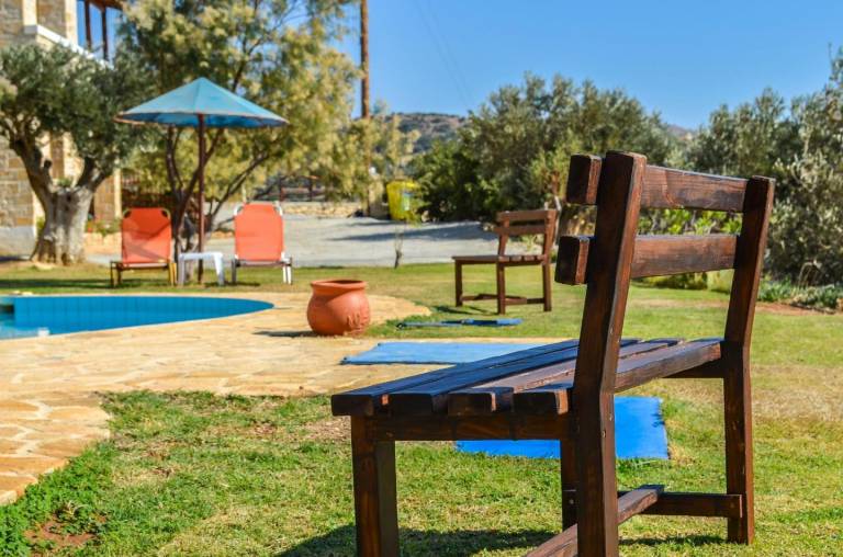 Holiday apartment in the country, pool, large garden, wifi Triopetra, Crete — photo 4