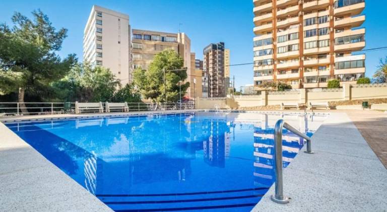 Holiday apartment with pool in Benidorm