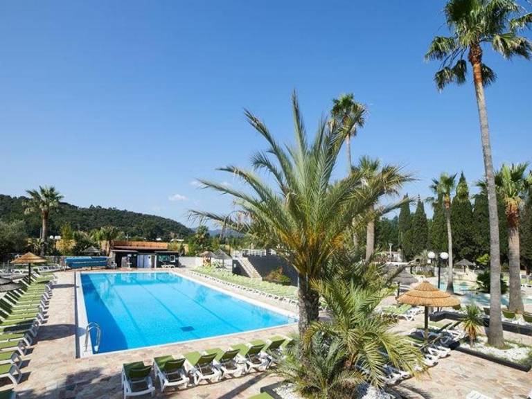 Family-friendly mobile home with heated pool | Pets are welcome — photo 3