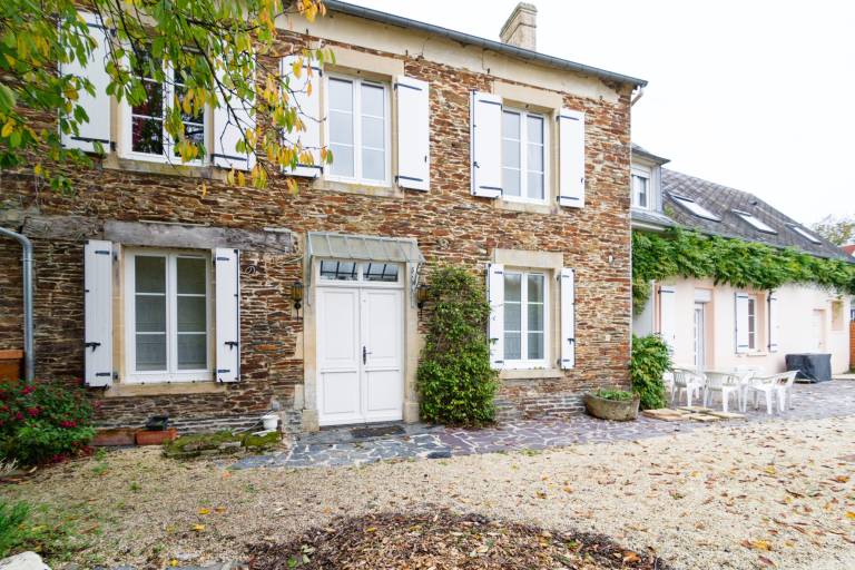 Children-friendly vacation home with garden, patio & BBQ | Pets are welcome in Bayeux