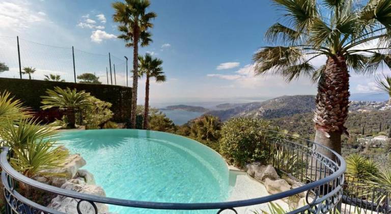 Luxury 6-Bedroom Villa with Heated Pool & Tennis Court near Monaco in Èze