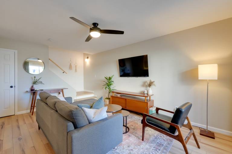 2 Mi to Old Town Home w Pool Access & Patio