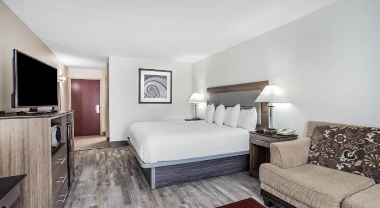 Ramada by Wyndham Hendersonville — photo 5