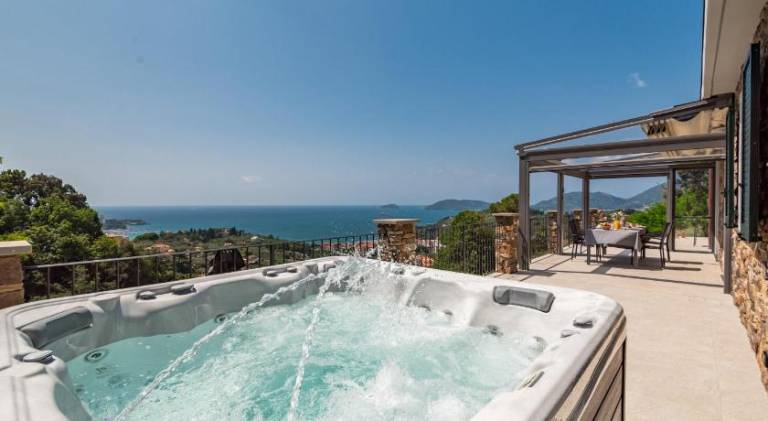 Villa with hot tub & pool — photo 3