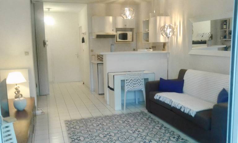 Family-friendly studio with patio | Sea view | Beach nearby | Pets are welcome — photo 3