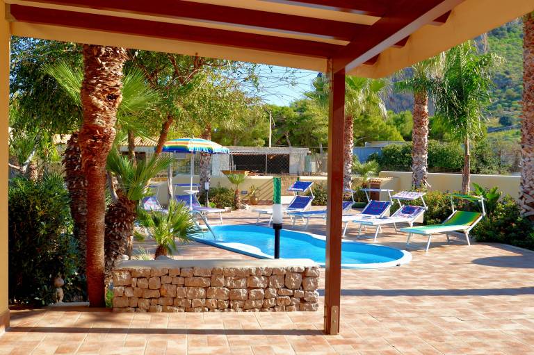 Children-friendly beautiful villa with barbeque, private pool & patio | Mountain view | Dogs allowed — photo 4