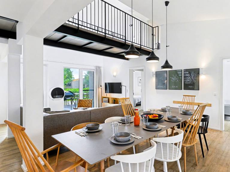 Family-oriented house with patio, barbecue & hot tub | Nature view | Pets allowed — photo 3
