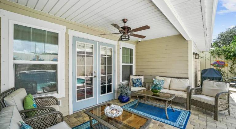House with pool — photo 2