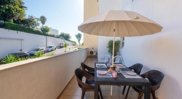Holiday apartment with pool, terrace & yard — photo 5