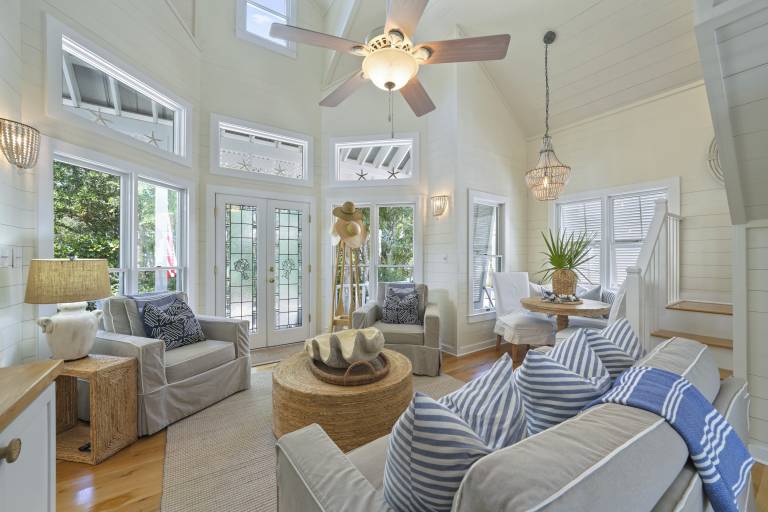 House with heated pool & grill | City view — photo 5