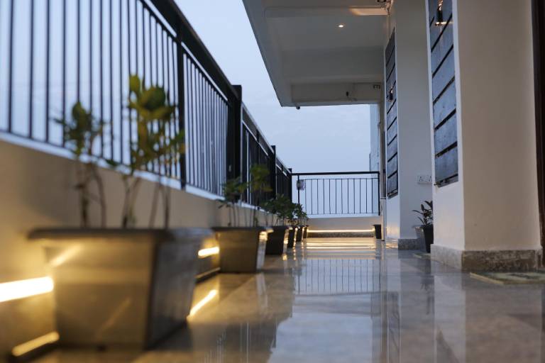 Serviced apartment with terrace & yard in Mussoorie