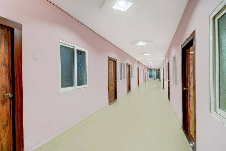 Hotel O S V Residency