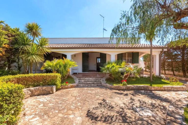 Family-oriented pleasant villa with barbecue & garden | Next to the beach | Pets allowed — photo 2