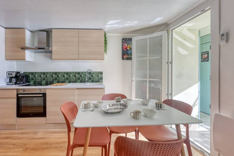 Child-friendly holiday apartment with patio & barbeque | Next to the beach | Pets are welcome — photo 4