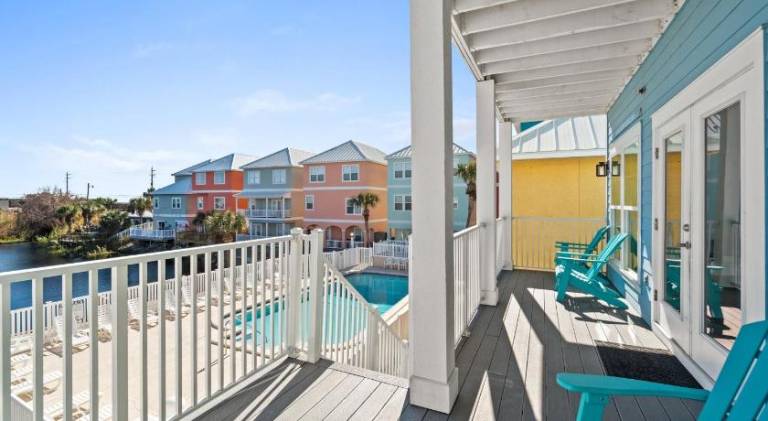 Vacation home with pool — photo 4