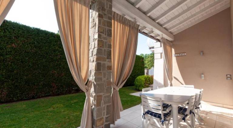 Villa with pool — photo 3