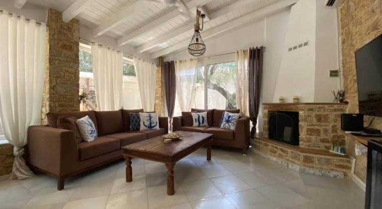 Villa with private pool, terrace & barbeque — photo 2