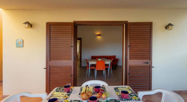 Vacation home with pool — photo 4