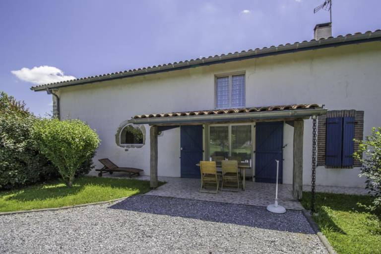 Gite with garden, barbecue & patio — photo 2