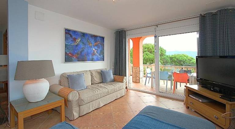 Villa with pool & jacuzzi — photo 2