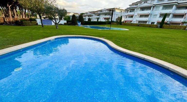 Holiday apartment with pool, terrace & yard | Pets allowed — photo 5