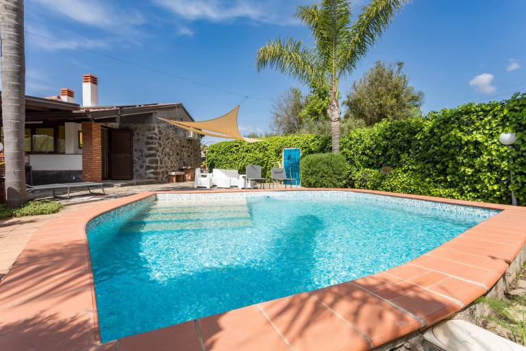 Villa with terrace, pool & BBQ | Mountain view | Perfect for remote work — photo 5