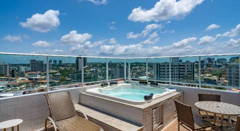 Apartment with hot tub & terrace in Salvador