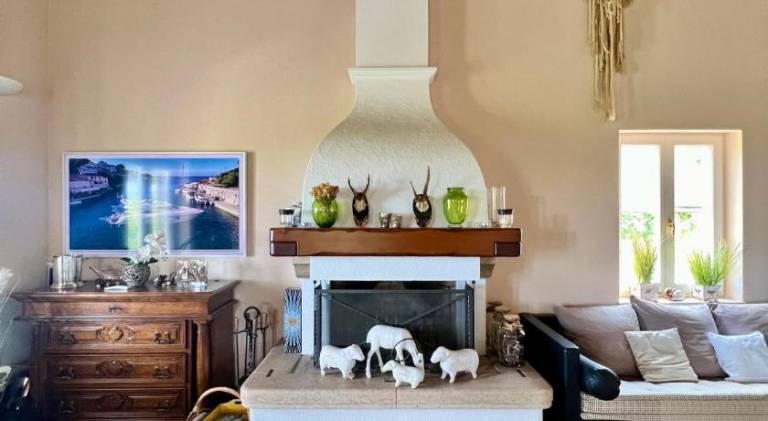 Villa with pool & hot tub | Pet-friendly — photo 5