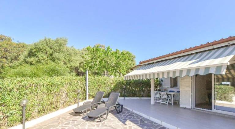 Vacation home with BBQ & yard in Olbia