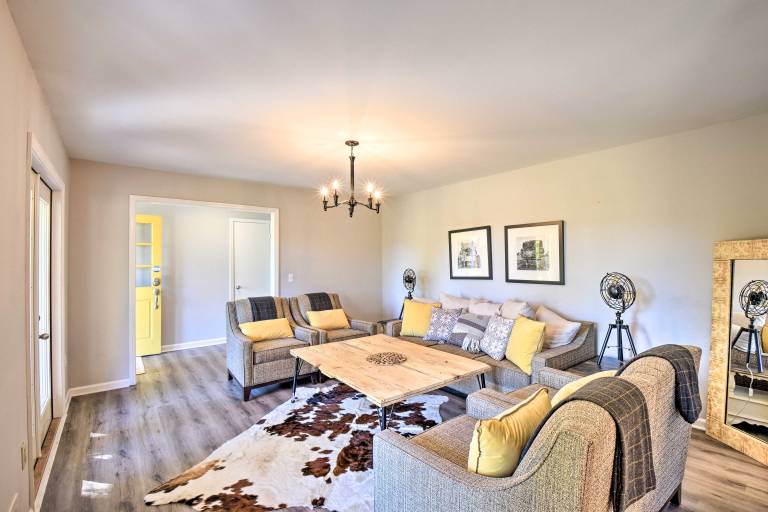 Mod 'Stable House' on 10 Acres, Walk to Lake! — photo 4