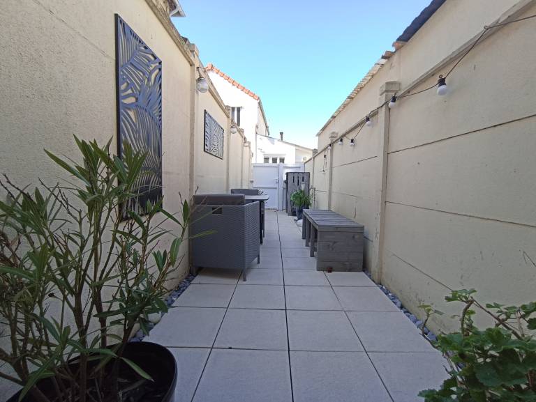 House with BBQ & terrace | City view — photo 2