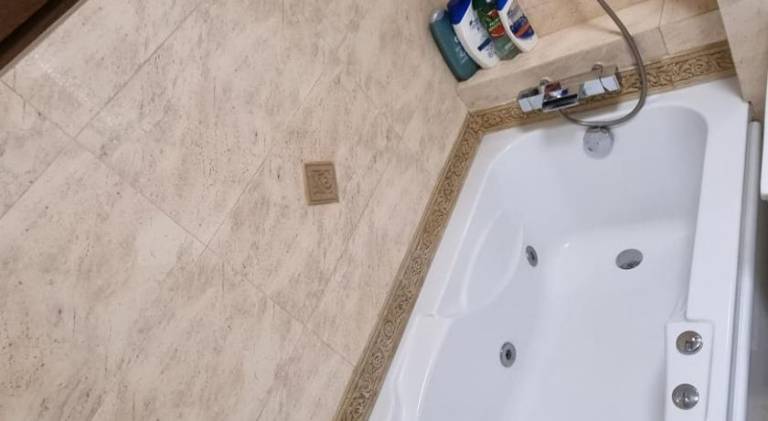 Apartment with hot tub — photo 4
