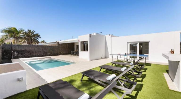 Villa Cactus - Large Private Plot - Heated Pool & BBQ - Luxury Vacation in Yaiza
