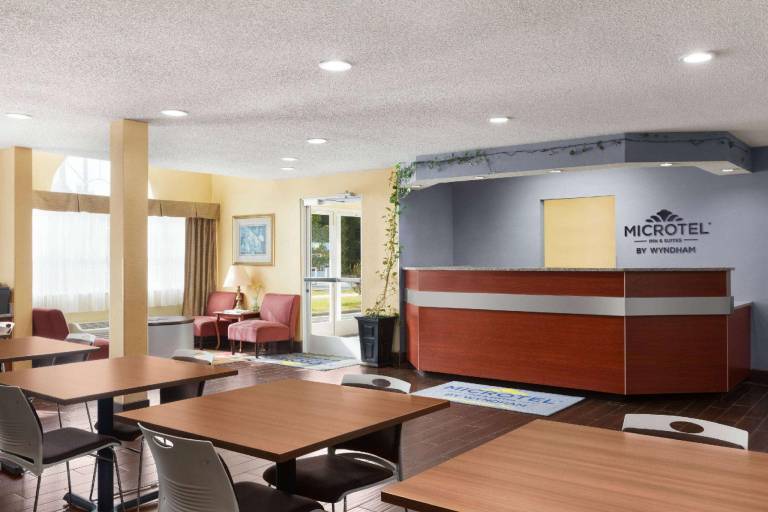 Microtel Inn & Suites by Wyndham Thomasville/High Point/Lexi — photo 4