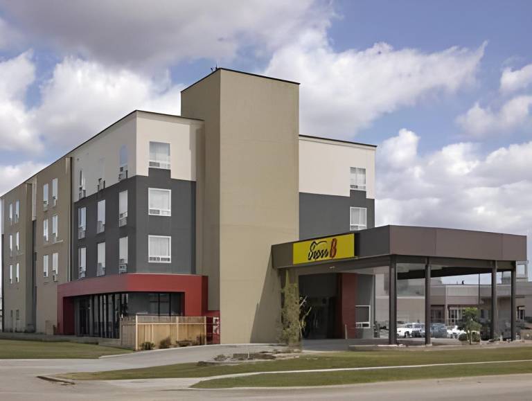 Super 8 By Wyndham Edson in Edson, AB