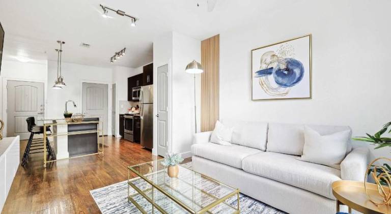 Big and Spacious 1B with Pool Near Toyota HQ The Star Legacy West — photo 2