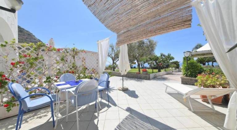 Rental apartment with garden & terrace — photo 3
