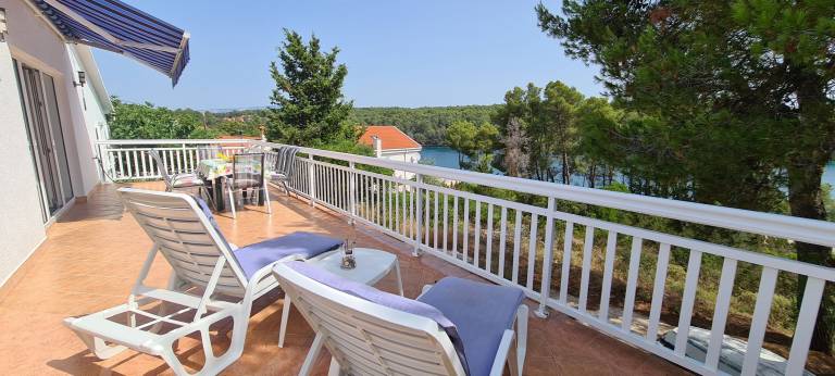 Rental apartment with patio & grill | Sea view | Close to the beach | Pets are welcome in Jelsa