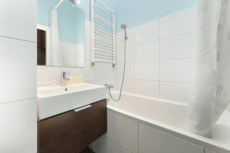 Family-oriented wonderful rental apartment with yard & fast internet | Next to St. Elisabeth's Church | Pet-friendly — photo 5