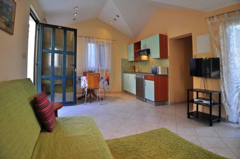 Child-friendly dedicated room with pool & patio | Dogs allowed — photo 4