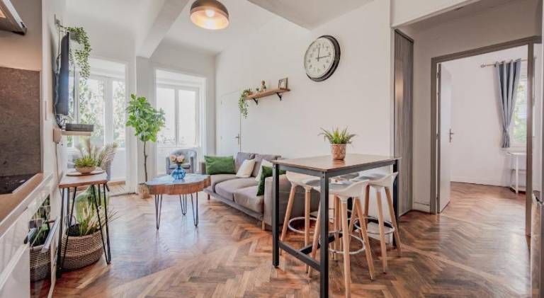 Apartment with 4 rooms for 7 persons in La Valette-du-Var