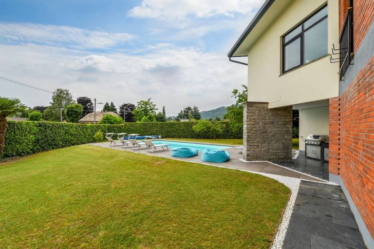 Villa with private pool, yard & barbecue — photo 4