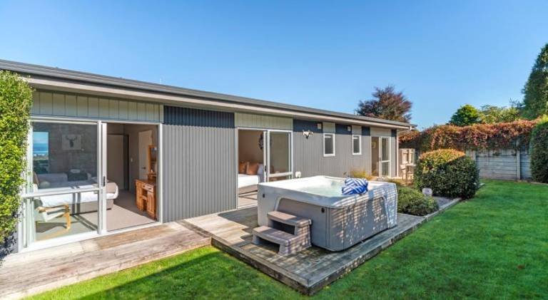 Ample house with hot tub | Pets are welcome — photo 5