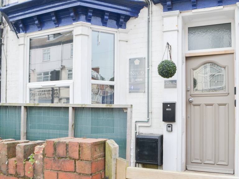 Family-friendly nice cottage with garden | River view | Pet-friendly in Bridlington